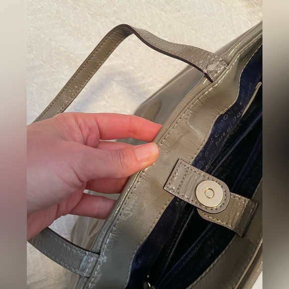 Kate Spade Patent leather grey shoulder bag with bow. - Picture 11 of 11